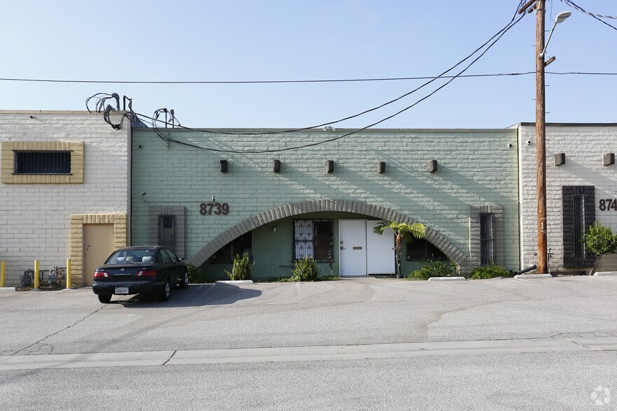 8739 Shirley Ave, Northridge, CA à louer - Photo de l’immeuble – Image 3 sur 8