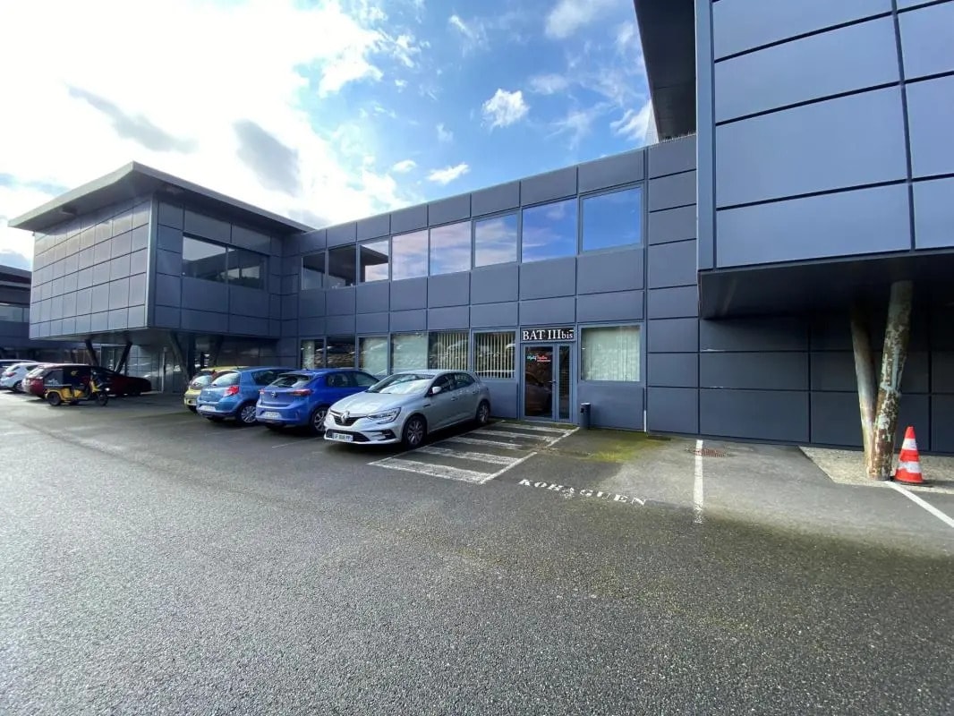 Bureau dans Saint-Jean à louer Photo de l’immeuble– Image 1 sur 8