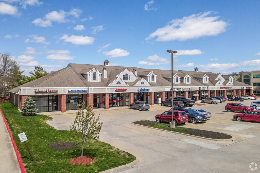 13435 University Ave, Clive, IA à louer - Photo principale – Image 1 sur 9