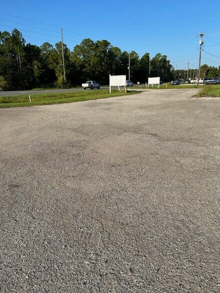 24133 W SR-40, Astor, FL à louer - Photo de l’immeuble – Image 3 sur 11