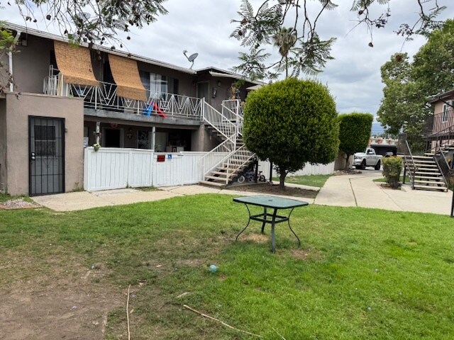554 E Hurst St, Covina, CA à vendre - Photo de l’immeuble – Image 1 sur 25