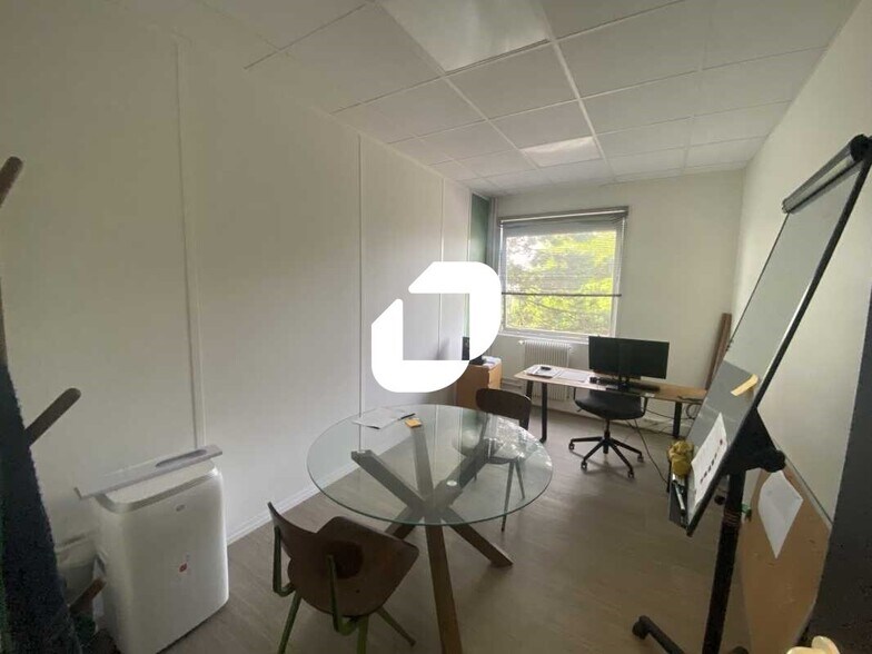 Local d'activités dans Osny à vendre - Photo intérieure – Image 3 sur 18