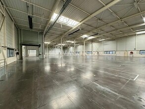 Local d’activités dans Saint-Priest à louer Photo intérieure– Image 2 sur 4