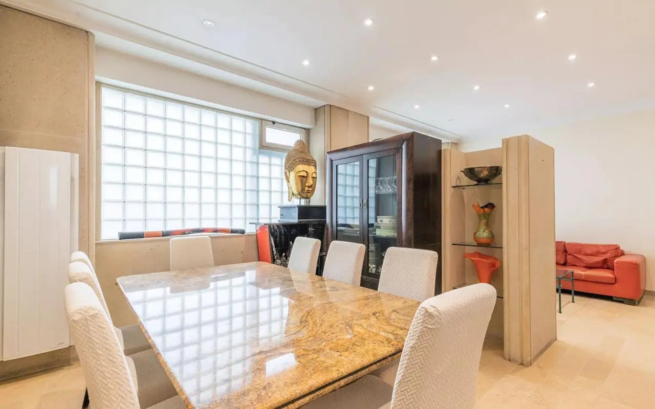 Immeuble residentiel dans Paris à vendre Photo intérieure– Image 1 sur 10