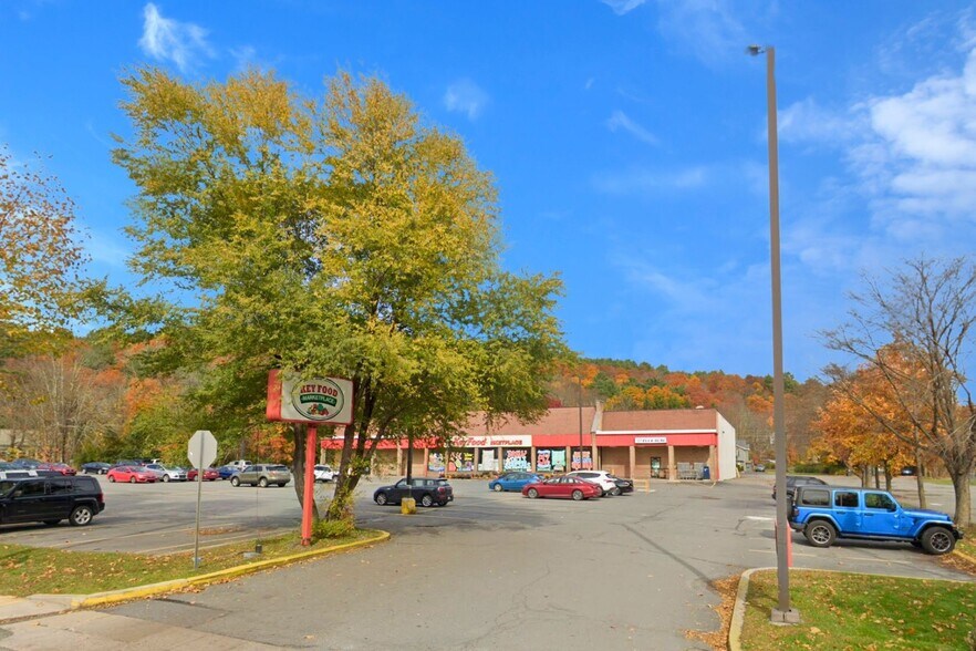 501 W Harford St, Milford, PA à louer - Photo de l’immeuble – Image 1 sur 19