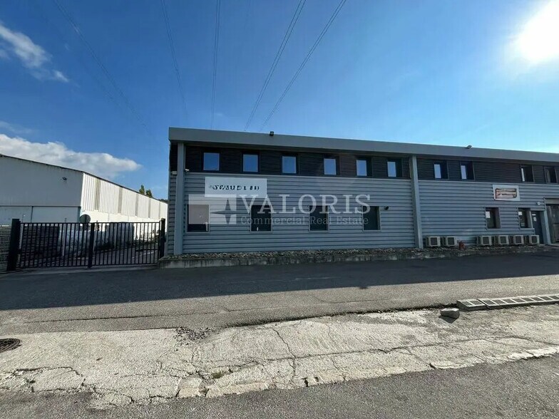 Local d’activités dans Bouc-Bel-Air à louer - Photo de l’immeuble – Image 2 sur 12