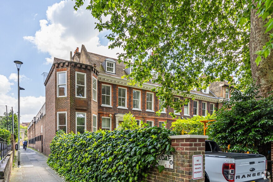 18 Victoria Park Sq, Londres à louer - Photo de l’immeuble – Image 2 sur 9