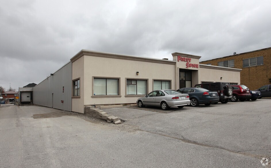 98 Tycos Dr, Toronto, ON à vendre - Photo de l’immeuble – Image 2 sur 2