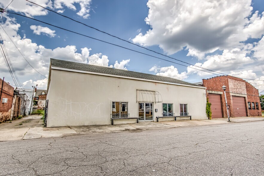 551 Ellis St, Augusta, GA à louer - Photo de l’immeuble – Image 1 sur 69