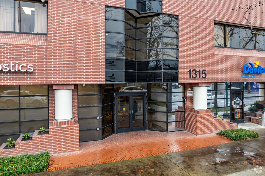 1315 Alhambra Blvd, Sacramento, CA à louer - Photo de l’immeuble – Image 3 sur 7