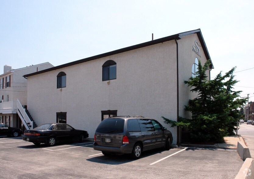 114 Dekalb St, Bridgeport, PA à louer - Photo de l’immeuble – Image 2 sur 4