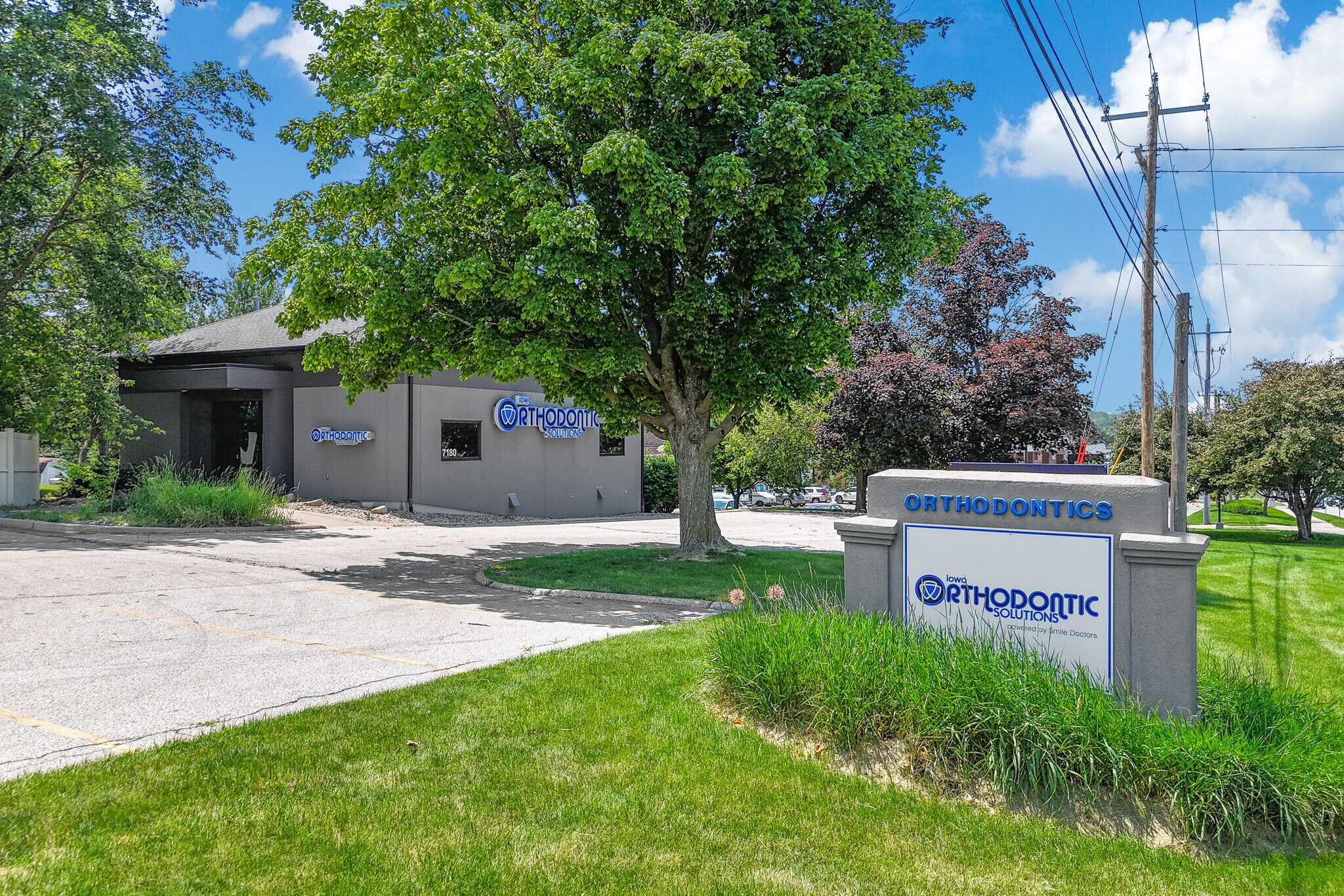 7180 Hickman Rd, Windsor Heights, IA à louer Photo de l’immeuble– Image 1 sur 22