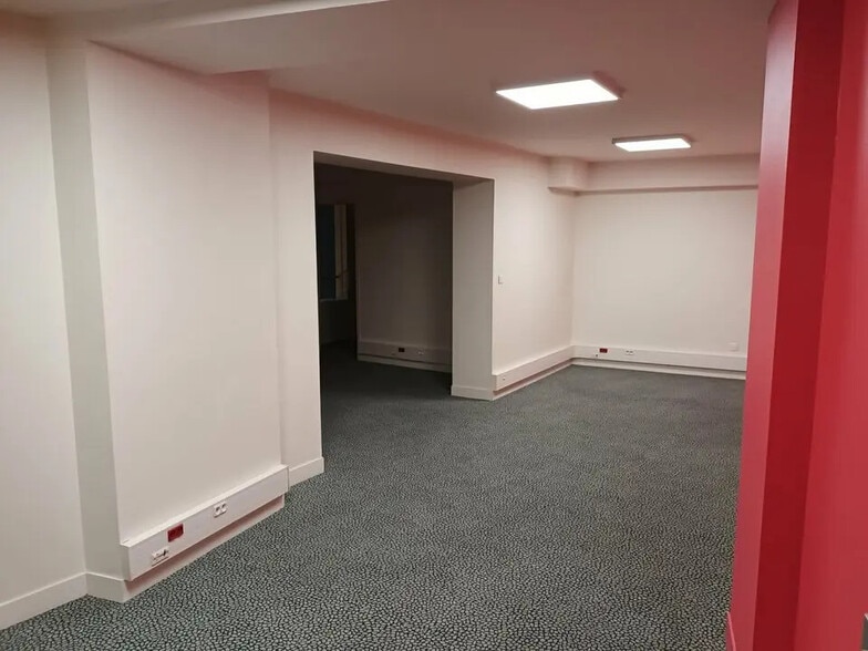 Bureau dans Dieppe à louer - Photo de l’immeuble – Image 3 sur 7