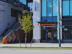 747 SE Marine Dr, Vancouver, BC à louer Photo de l’immeuble– Image 2 sur 12