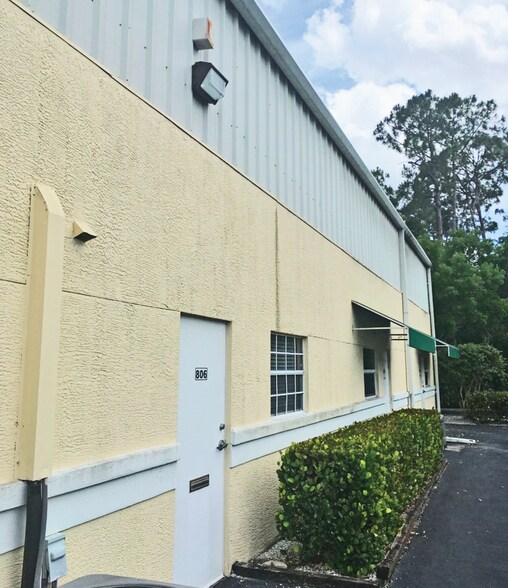 4776 Radio Rd, Naples, FL à louer - Photo de l’immeuble – Image 1 sur 7