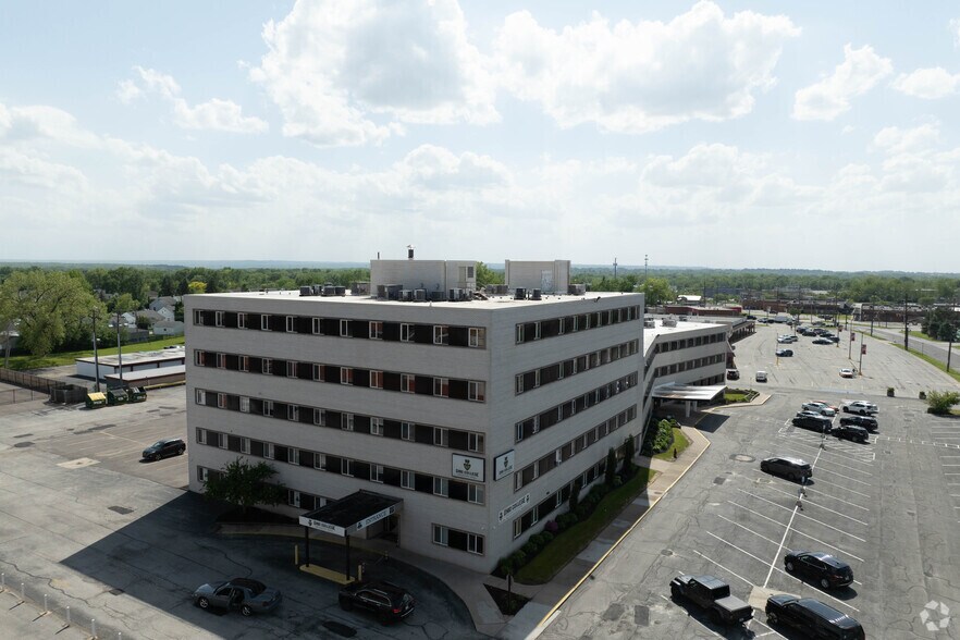 21100 Southgate Park Blvd, Maple Heights, OH à louer - Photo de l’immeuble – Image 3 sur 5