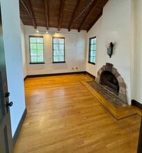 1395 San Carlos Ave, San Carlos, CA à louer Photo intérieure– Image 2 sur 9