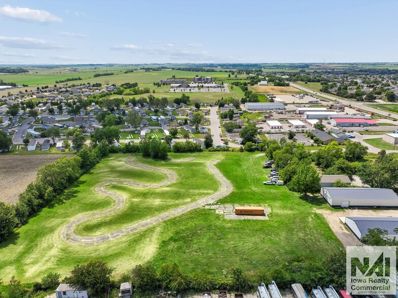 5711 16th Ave SW, Cedar Rapids, IA à vendre - Aérien – Image 2 sur 15