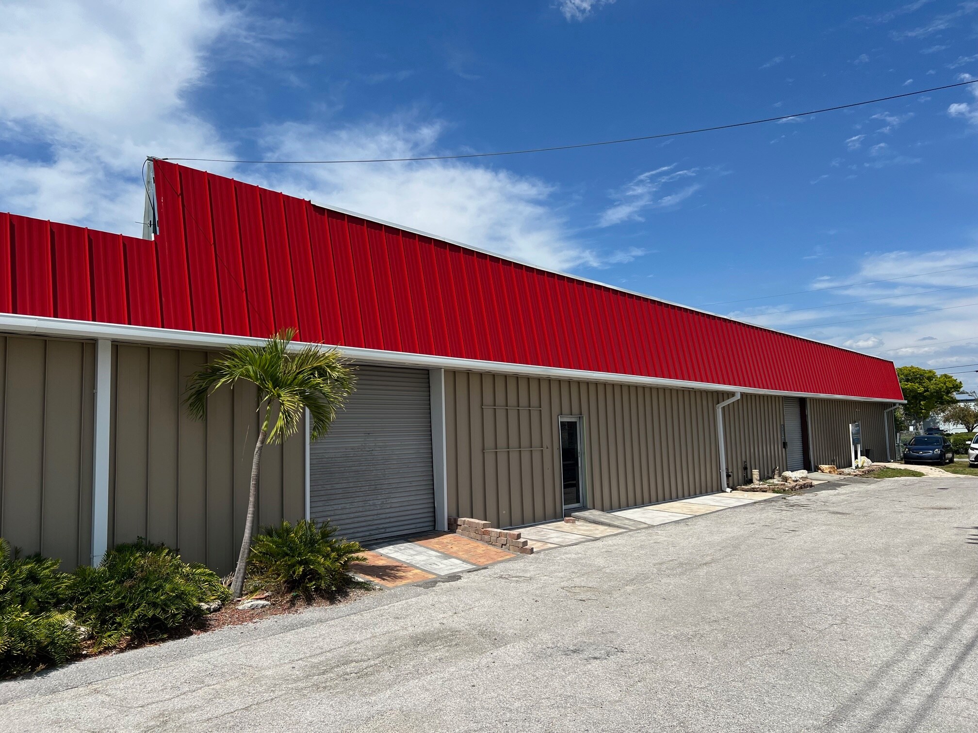 7425 124th Ave, Largo, FL à louer Photo principale– Image 1 sur 15