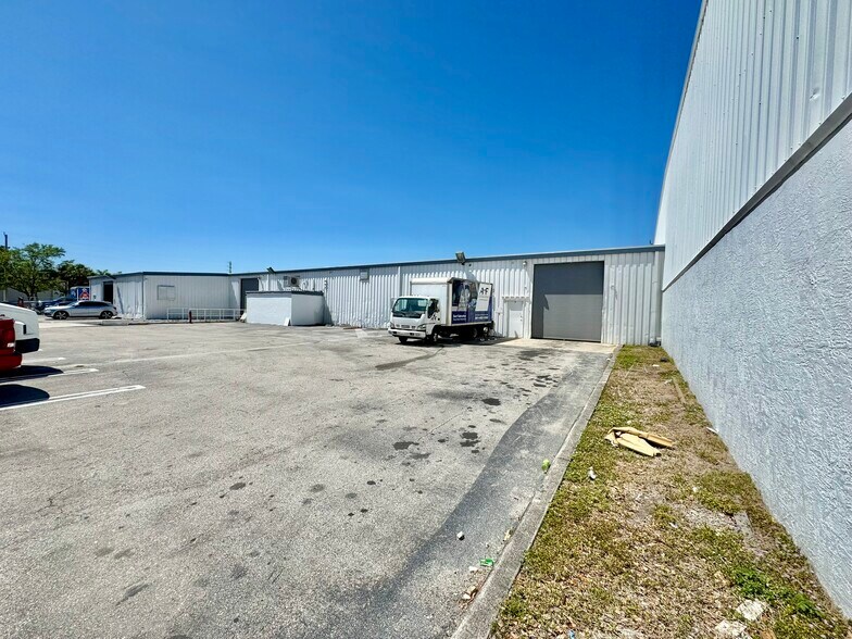 2900 High Ridge Rd, Boynton Beach, FL à louer - Photo de l’immeuble – Image 3 sur 17