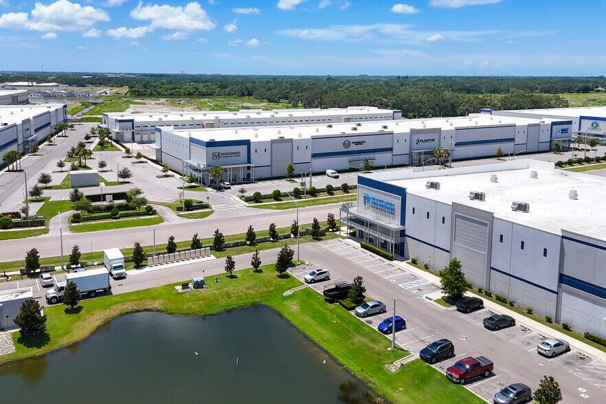 2216 51st Ave E, Palmetto, FL à louer - Photo de l’immeuble – Image 3 sur 13