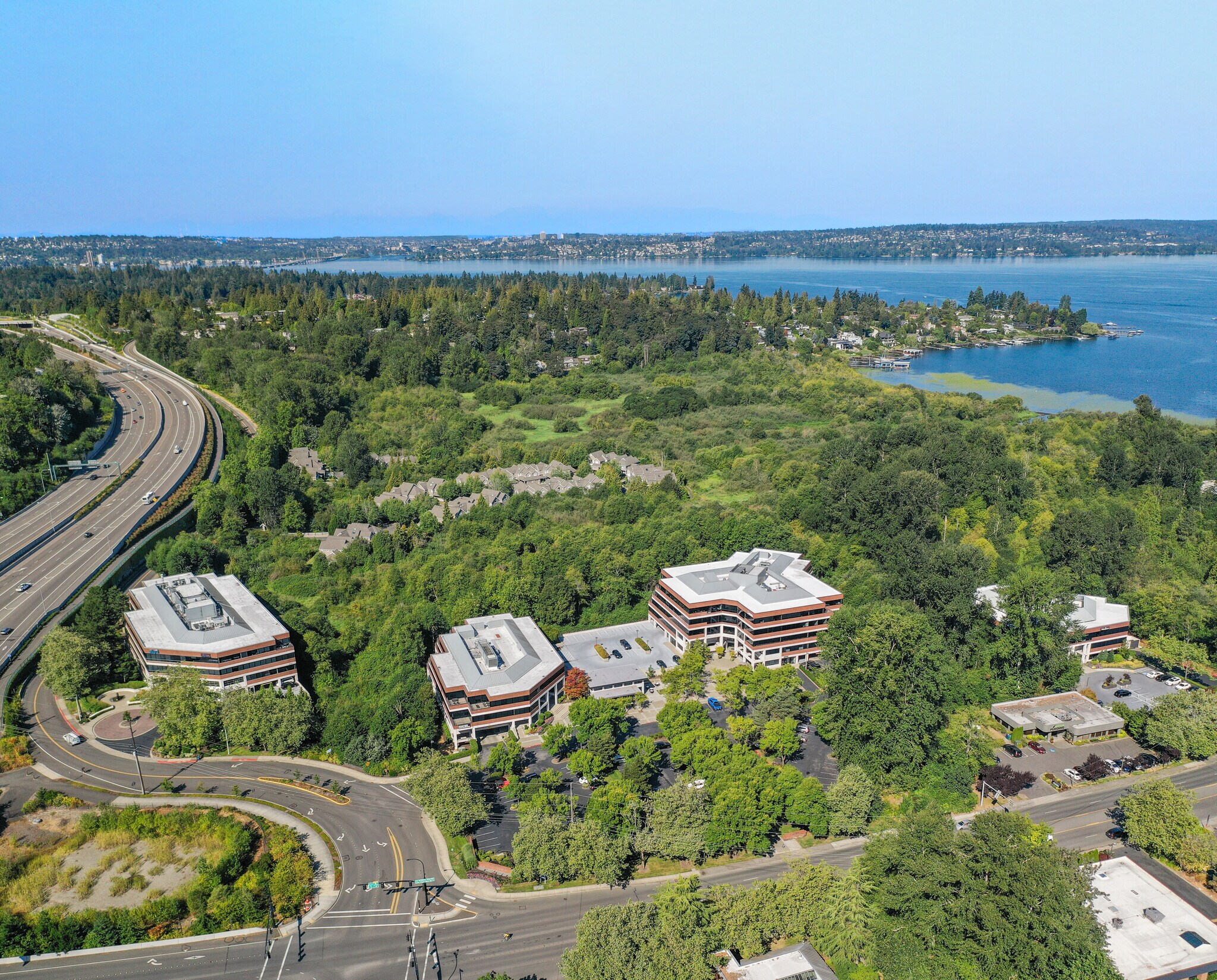 10210 NE Points Dr, Kirkland, WA à louer Photo principale– Image 1 sur 24