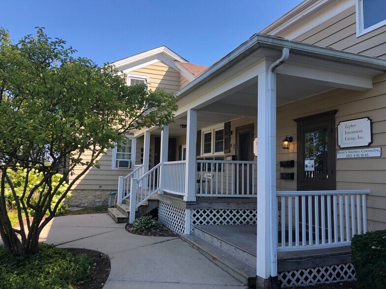 473-475 Dunham Rd, Saint Charles, IL à louer - Photo de l’immeuble – Image 1 sur 7