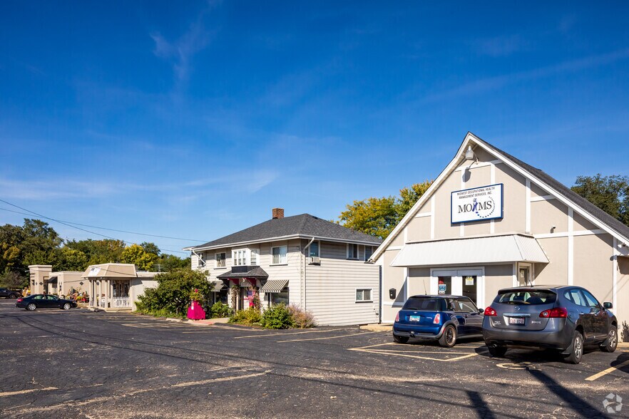 209-223 S Lincolnway, North Aurora, IL à vendre - Photo principale – Image 1 sur 9