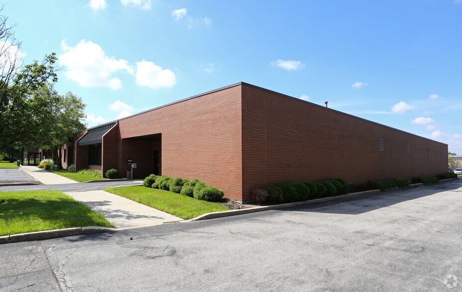 7230 N Caldwell Ave, Niles, IL à louer - Photo de l’immeuble – Image 2 sur 18