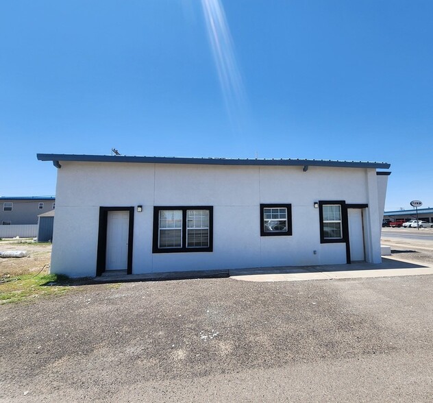 1018 E 3rd St, Pecos, TX à louer - Photo de l’immeuble – Image 2 sur 2