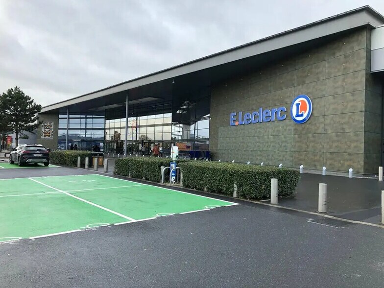 Local commercial dans Reims à louer - Photo de l’immeuble – Image 2 sur 3