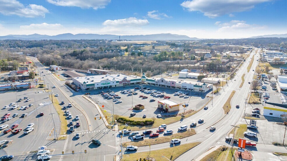 7208-7234 Williamson Rd, Roanoke, VA à vendre - Photo principale – Image 1 sur 8