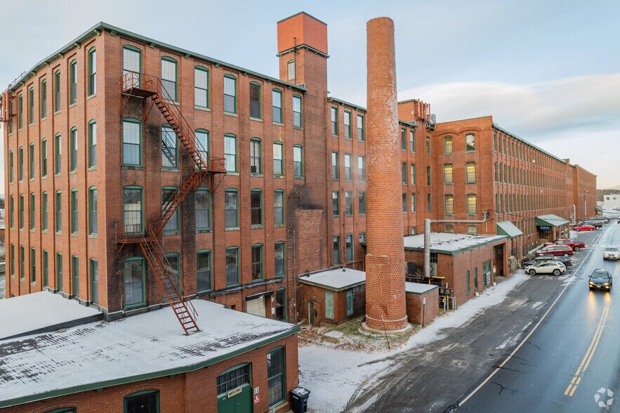 90 Bridge St, Westbrook, ME à louer - Photo de l’immeuble – Image 3 sur 5