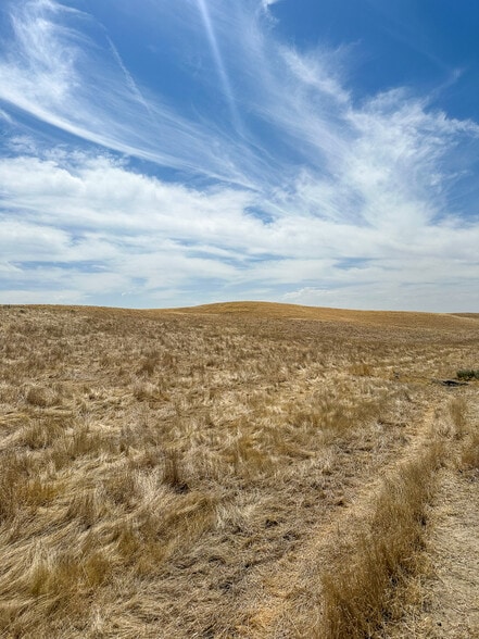 Famoso Road, Bakersfield, CA à vendre - Photo de l’immeuble – Image 2 sur 6