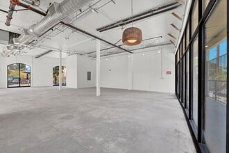 4671-4681 Huntington Dr S, Los Angeles, CA à louer Photo intérieure– Image 1 sur 11