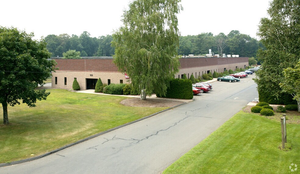 105 W Dudley Town Rd, Bloomfield, CT à louer - Photo de l’immeuble – Image 3 sur 6