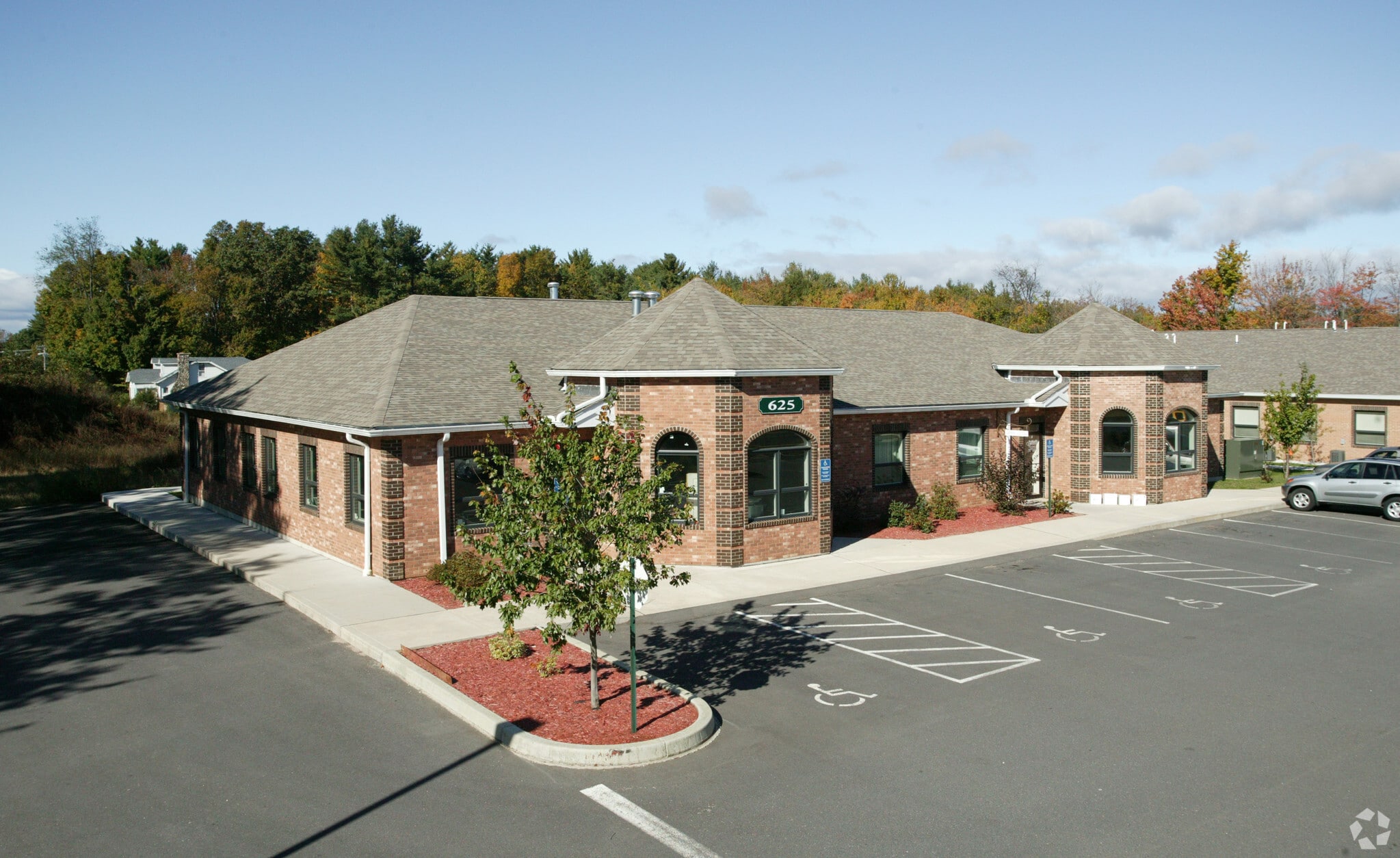 625 Clark Ave, Bristol, CT à vendre Photo principale– Image 1 sur 16
