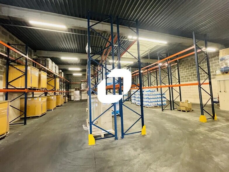 Local d’activités dans Noisy-le-Grand à louer - Photo de l’immeuble – Image 2 sur 4