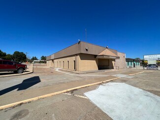 Plus de détails pour 207 E Main St, Madisonville, TX - Local commercial à vendre