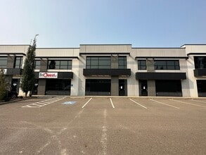 400 Mackenzie Blvd, Fort McMurray, AB à louer Photo de l’immeuble– Image 2 sur 10