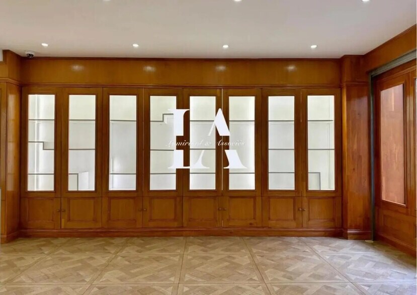 Local commercial dans Paris à louer - Photo de l’immeuble – Image 2 sur 7