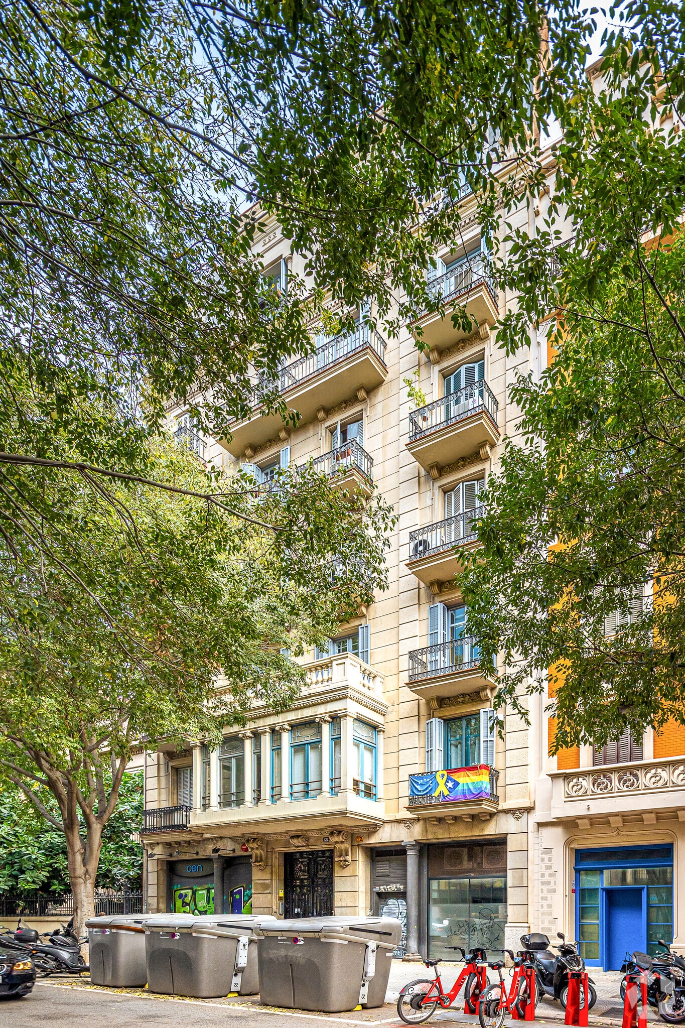 Bureaux/Local commercial dans Barcelone, Barcelona à louer Photo principale– Image 1 sur 2