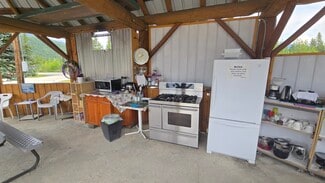 Plus de détails pour 991 Frontage rd, Blue River, BC - Spécialisé à vendre