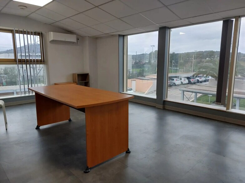 Bureau dans Six-Fours-les-Plages à louer - Photo de l’immeuble – Image 2 sur 8