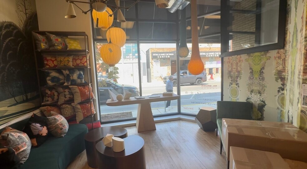 2041-2049 W Grand Ave, Chicago, IL à louer - Photo de l’immeuble – Image 1 sur 5