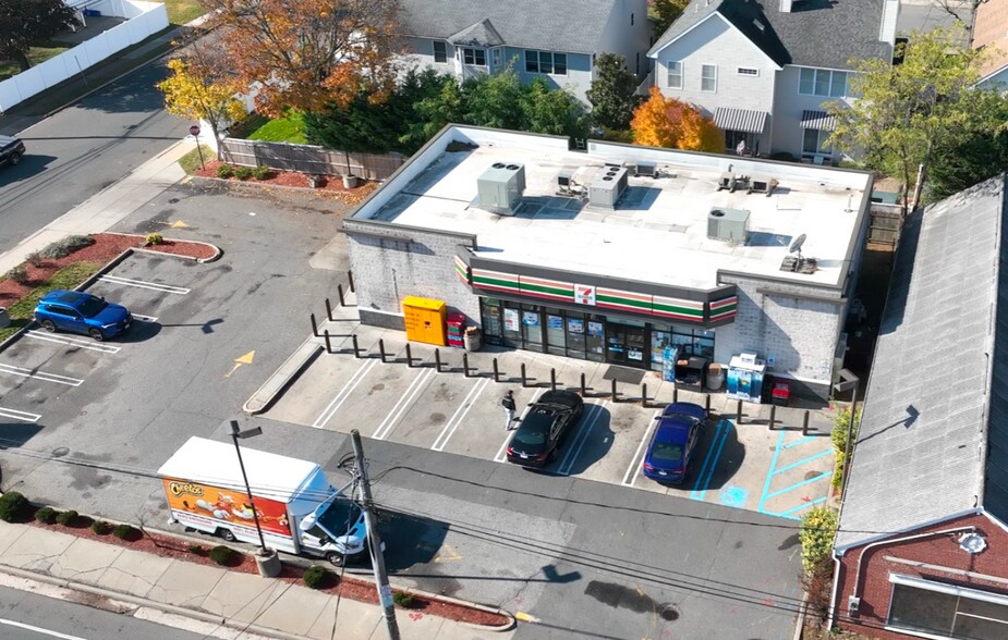 3274 Long Beach Rd, Oceanside, NY à vendre - Photo de l’immeuble – Image 3 sur 7