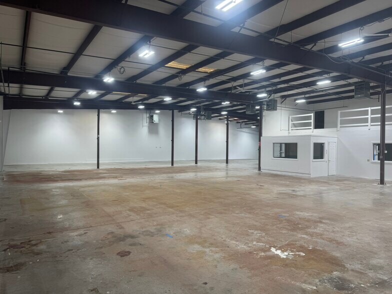 211 Hartford Tpke, Tolland, CT à louer - Photo de l’immeuble – Image 3 sur 7