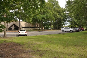 917 Commerce Cir, Hanahan, SC à louer Photo de l’immeuble– Image 2 sur 26