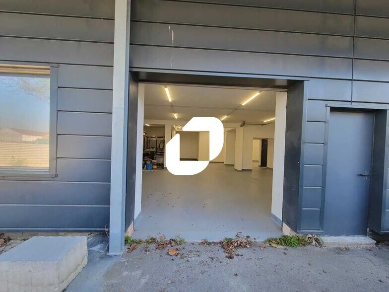 Local d’activités dans Guibeville à louer - Photo de l’immeuble – Image 2 sur 5