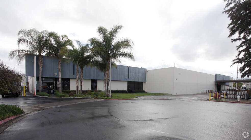 10950 Virginia Cir, Fountain Valley, CA à louer - Photo de l’immeuble – Image 2 sur 5